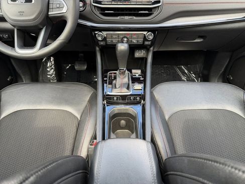 Used 2024 Jeep Compass Trailhawk AWD/4WD image 12