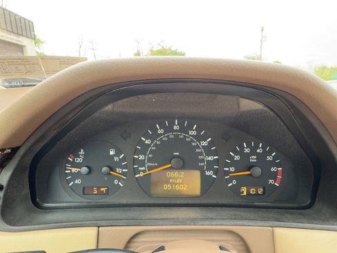 Used 2001 Mercedes-Benz E 320 Sedan image 14