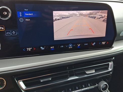 Certified 2025 Chevrolet Traverse LT AWD/4WD image 18