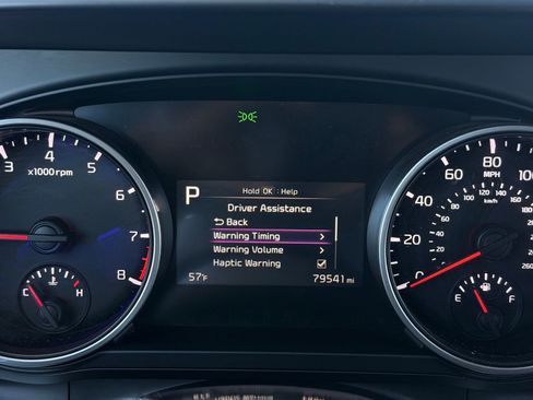 Used 2024 Kia Carnival LX image 31