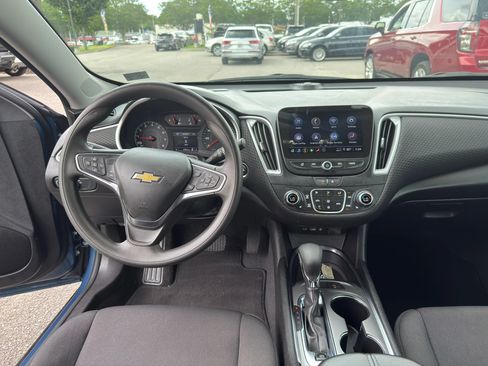 Used 2024 Chevrolet Malibu LT FWD image 17