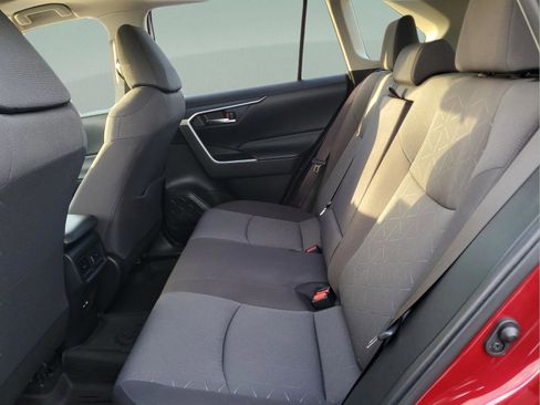 Used 2021 Toyota RAV4 XLE w/ Convenience Package image 7