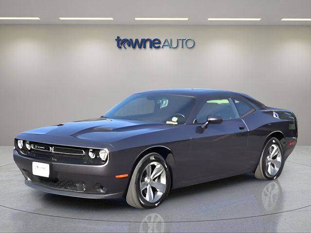 Used 2019 Dodge Challenger SXT RWD image 1