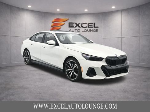 Used 2024 BMW 530i xDrive w/ M Sport Package AWD/4WD image 11