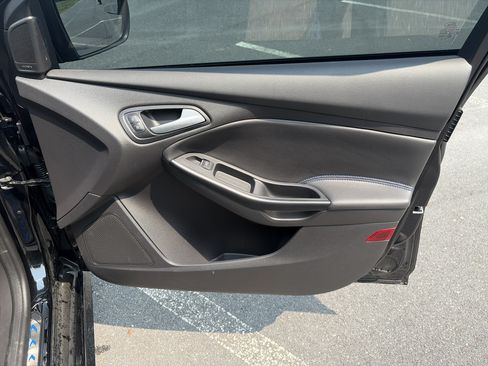 Used 2017 Ford Focus RS AWD/4WD image 29