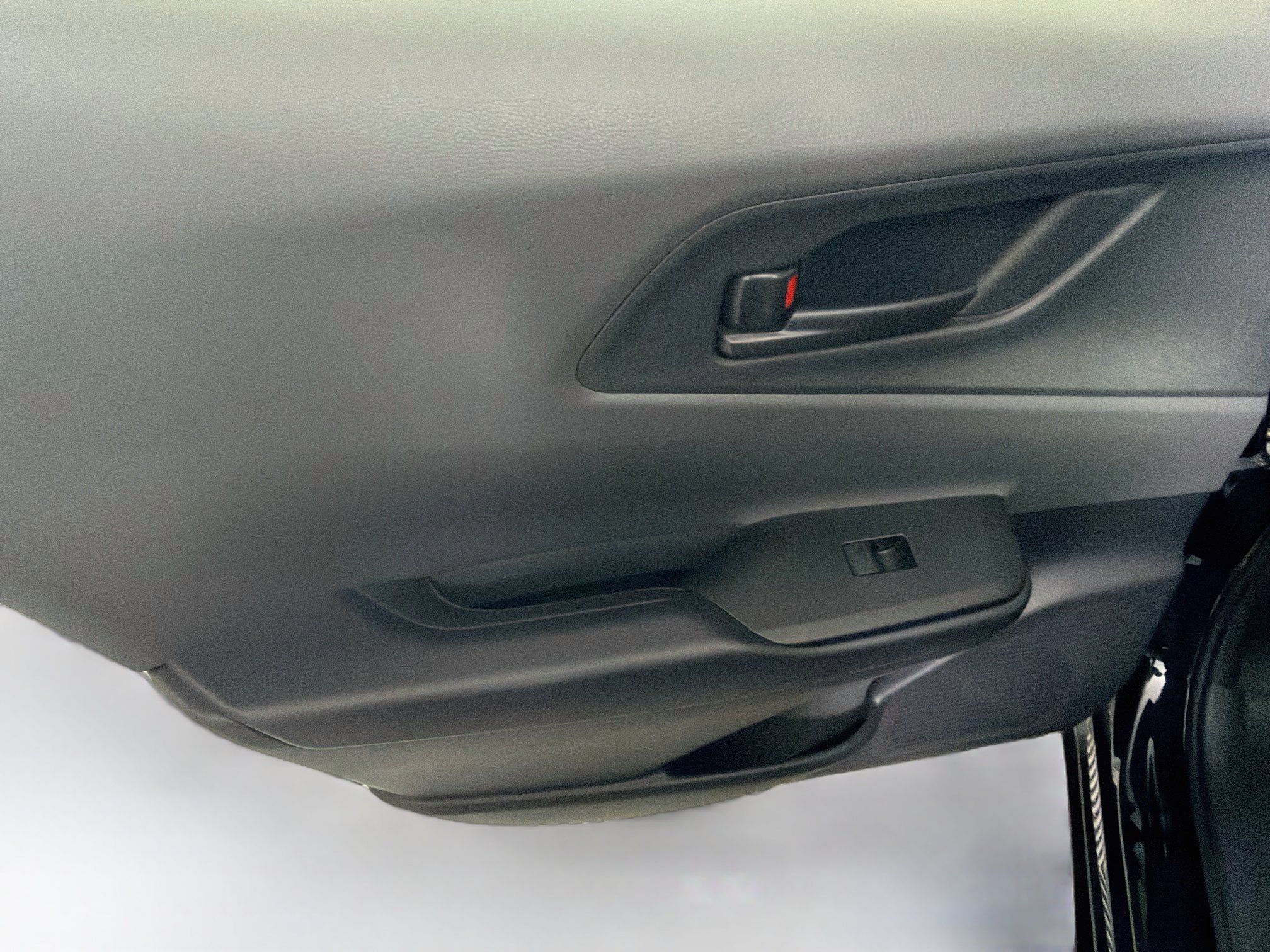 Used 2025 Toyota Prius LE FWD image 24