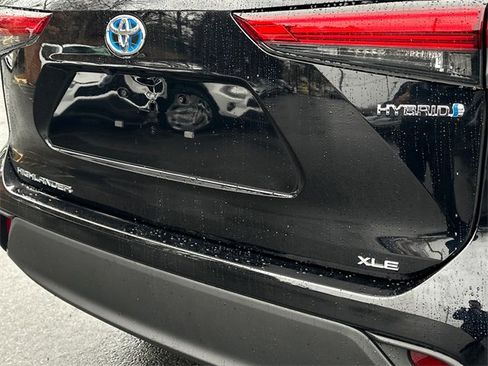 Certified 2023 Toyota Highlander XLE image 5