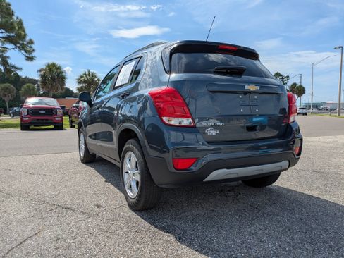 Used 2022 Chevrolet Trax LT w/ LT Convenience Package AWD/4WD image 6