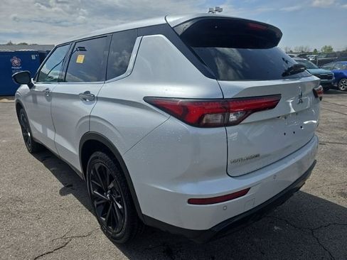 Used 2023 Mitsubishi Outlander SE AWD/4WD image 5