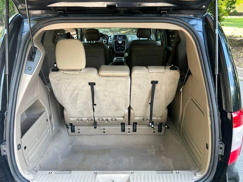 Used 2015 Chrysler Town & Country Touring FWD image 28