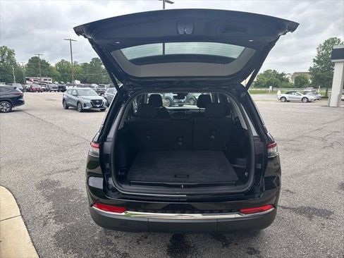 Used 2023 Jeep Grand Cherokee Laredo w/ Luxury Tech Group I AWD/4WD image 25