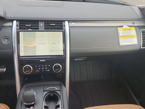 New 2026 Land Rover Discovery Limited Edition AWD/4WD image 25