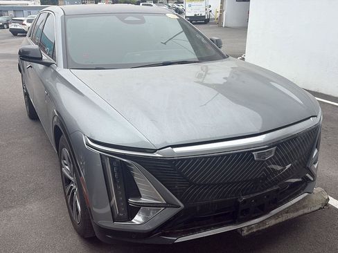 Used 2024 Cadillac Lyriq Luxury AWD/4WD image 1