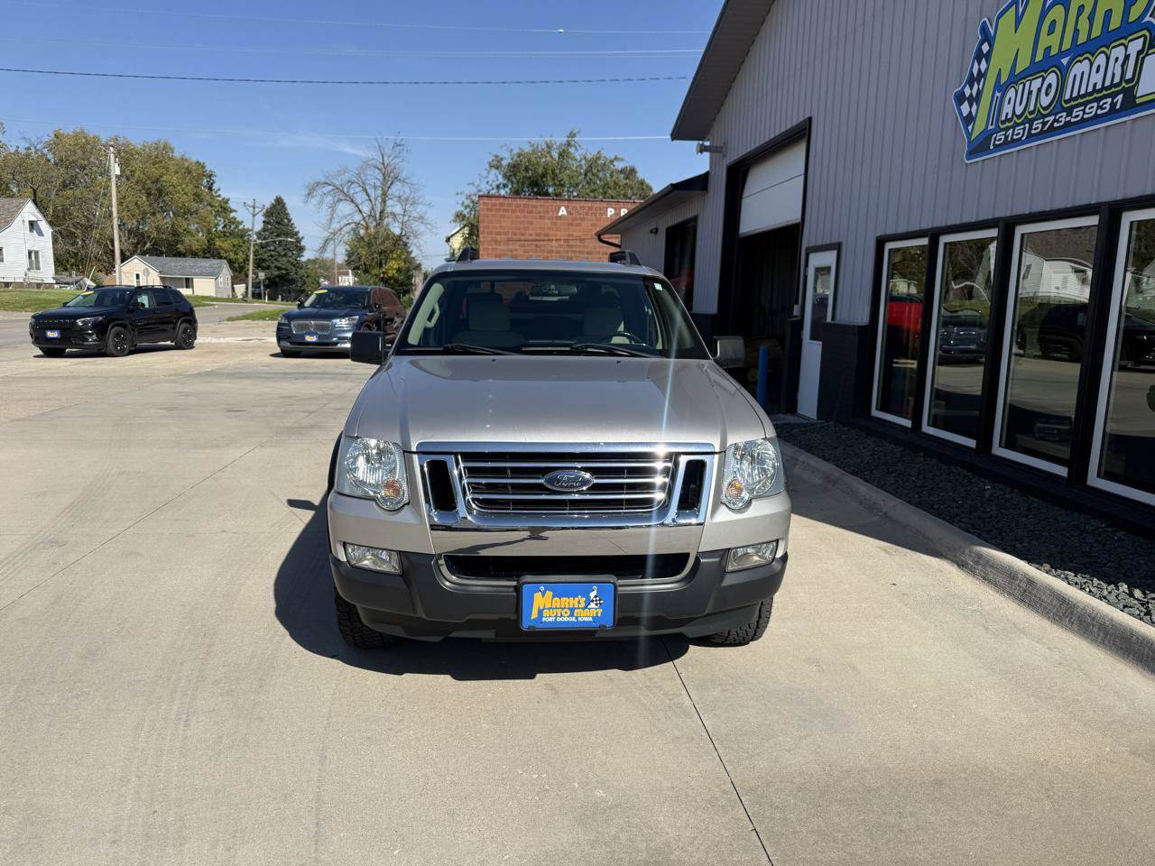 Used 2008 Ford Explorer Sport Trac XLT AWD/4WD image 2