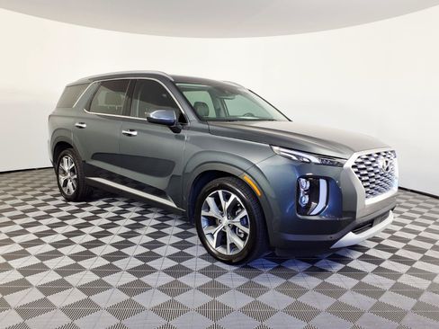 Used 2022 Hyundai Palisade SEL w/ Premium Package FWD image 3