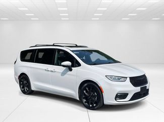 Used 2023 Chrysler Pacifica Touring-L w/ S Appearance Package FWD video 1