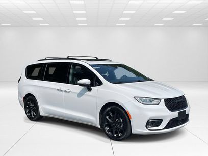 Used 2023 Chrysler Pacifica Touring-L w/ S Appearance Package