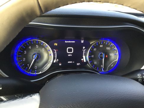 Used 2020 Chrysler Pacifica Limited w/ Advanced Safetytec Group image 19