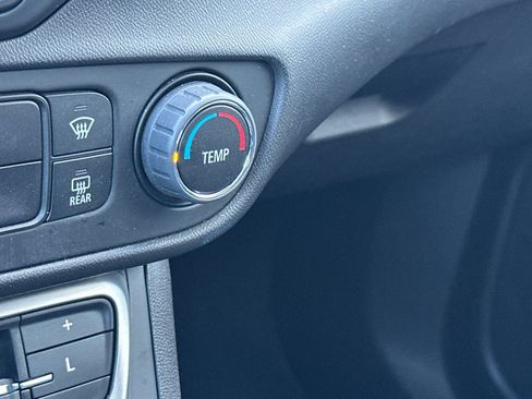 Used 2024 GMC Terrain SLE image 30