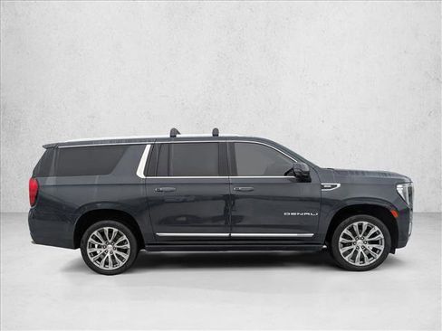 Used 2021 GMC Yukon XL Denali w/ Denali Premium Package image 4