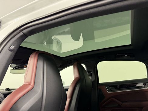 Certified 2026 Porsche Cayenne S AWD/4WD image 15