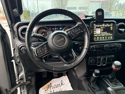 Used 2021 Jeep Gladiator Willys image 21