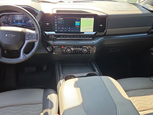 Certified 2025 Chevrolet Silverado 2500 ZR2 w/ Technology Package AWD/4WD image 12