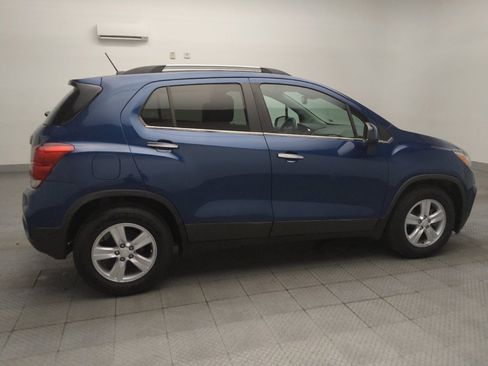 Used 2020 Chevrolet Trax LT w/ LT Convenience Package FWD image 10