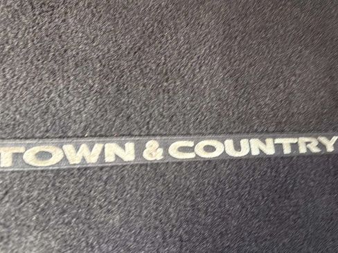 Used 2015 Chrysler Town & Country Touring-L w/ Driver Convenience Group FWD image 17