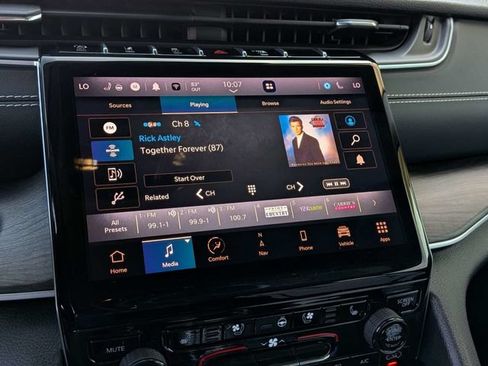 Certified 2023 Jeep Grand Cherokee Limited w/ Luxury Tech Group II AWD/4WD image 18