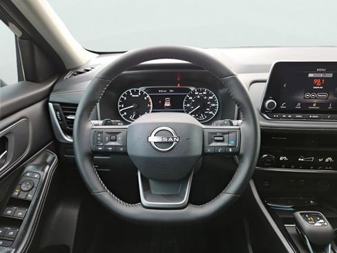 Certified 2025 Nissan Rogue SV FWD image 25