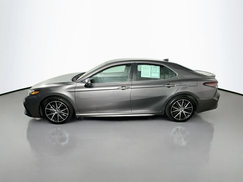 Used 2021 Toyota Camry SE FWD image 4