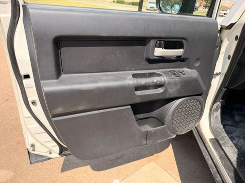 Used 2010 Toyota FJ Cruiser 2WD image 9