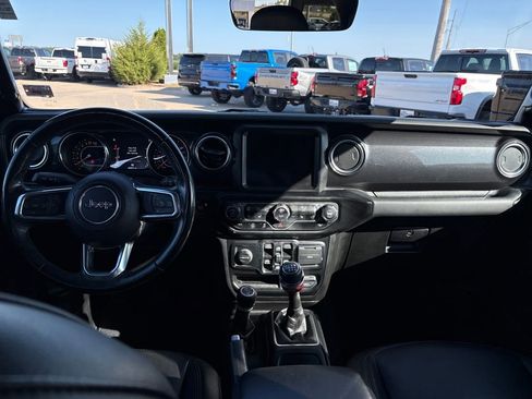 Used 2022 Jeep Wrangler Unlimited Sahara image 16