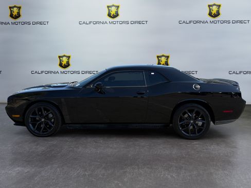 Used 2014 Dodge Challenger R/T RWD image 2
