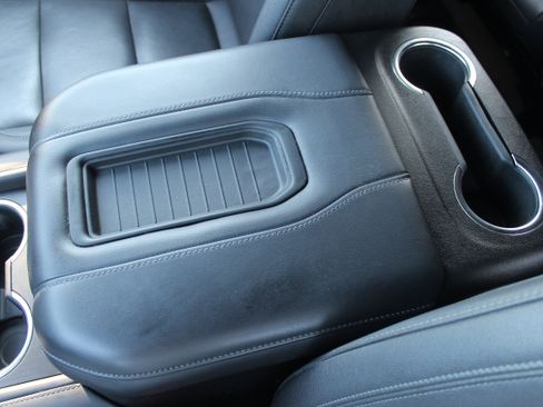 Used 2023 Chevrolet Suburban LT image 33