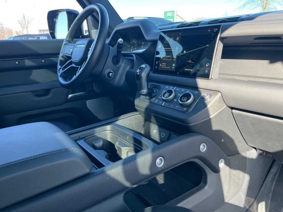 Certified 2024 Land Rover Defender 130 Outbound AWD/4WD image 33
