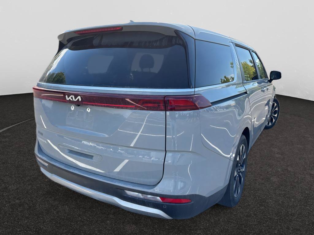 Used 2024 Kia Carnival EX FWD image 5