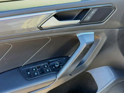 Used 2023 Volkswagen Tiguan SE R-Line image 22