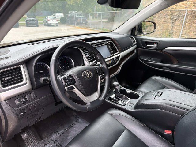 Used 2019 Toyota Highlander XLE AWD/4WD image 21