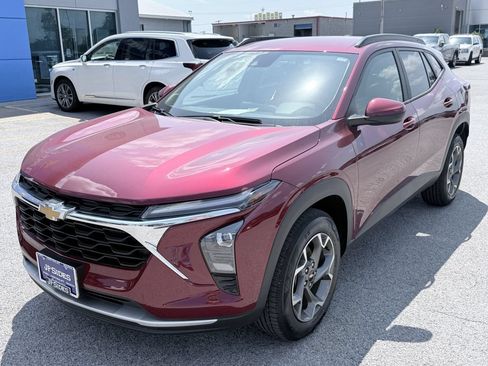 Used 2025 Chevrolet Trax LT w/ LT Convenience Package FWD image 1