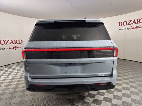 Certified 2025 Lincoln Navigator L Reserve w/ Jet Appearance Package AWD/4WD image 7