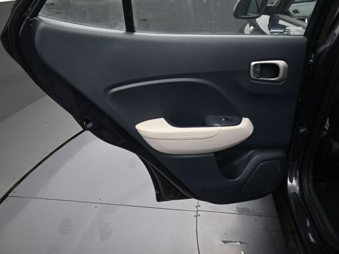 Used 2023 Hyundai Venue Limited w/ Cargo Package image 12