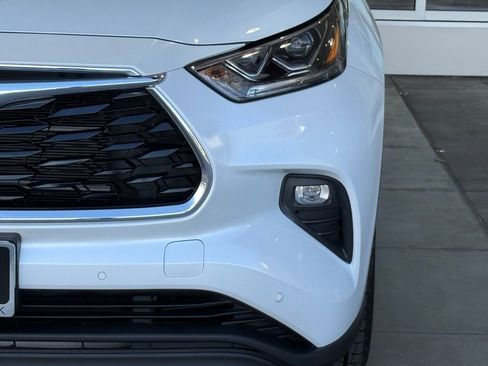 Used 2022 Toyota Highlander Limited image 6