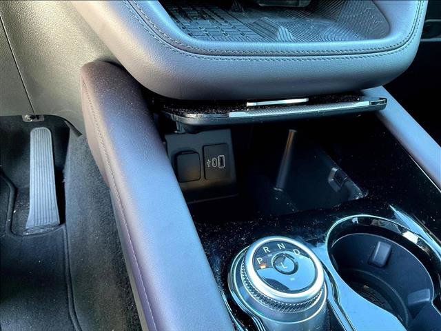 Used 2025 Ford Explorer Platinum RWD image 22