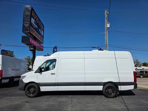 Used 2025 Mercedes-Benz Sprinter 2500 image 4