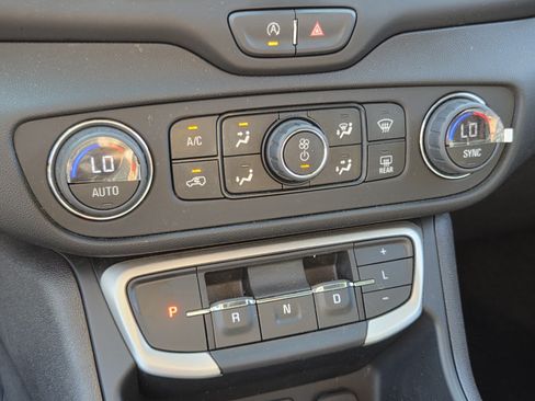 Certified 2024 GMC Terrain SLE w/ Driver Convenience Package FWD image 28