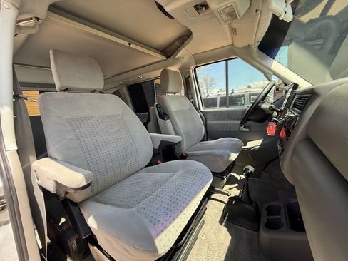 Used 2002 Volkswagen Eurovan MV image 4