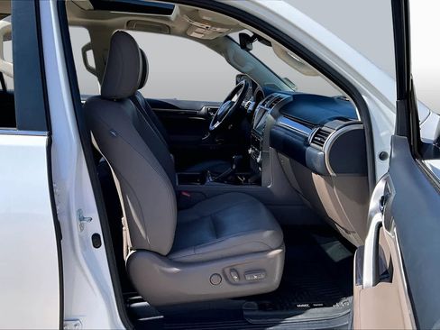 Used 2020 Lexus GX 460 Premium w/ Premium Package AWD/4WD image 17