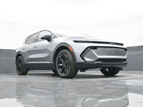 New 2026 Chevrolet Equinox EV LT image 47